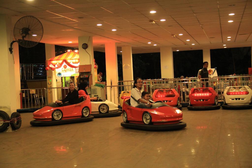Arabian Bay Resort@ Bukit Gambang Resort City Экстерьер фото